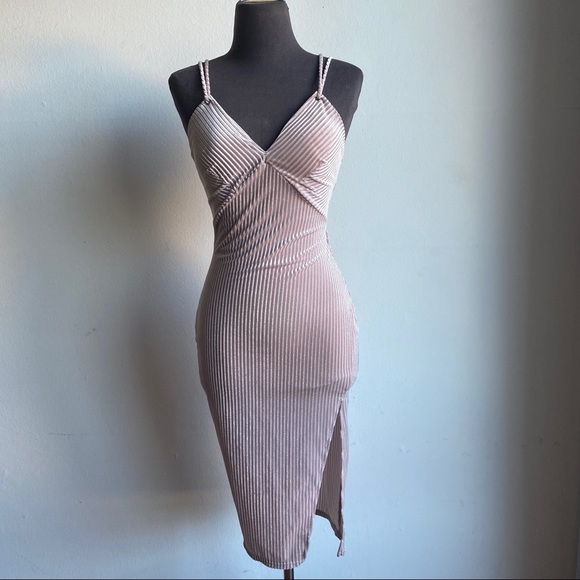 Fashion Nova Dresses & Skirts - Fashion Nova sz S ribbed body con midi dress